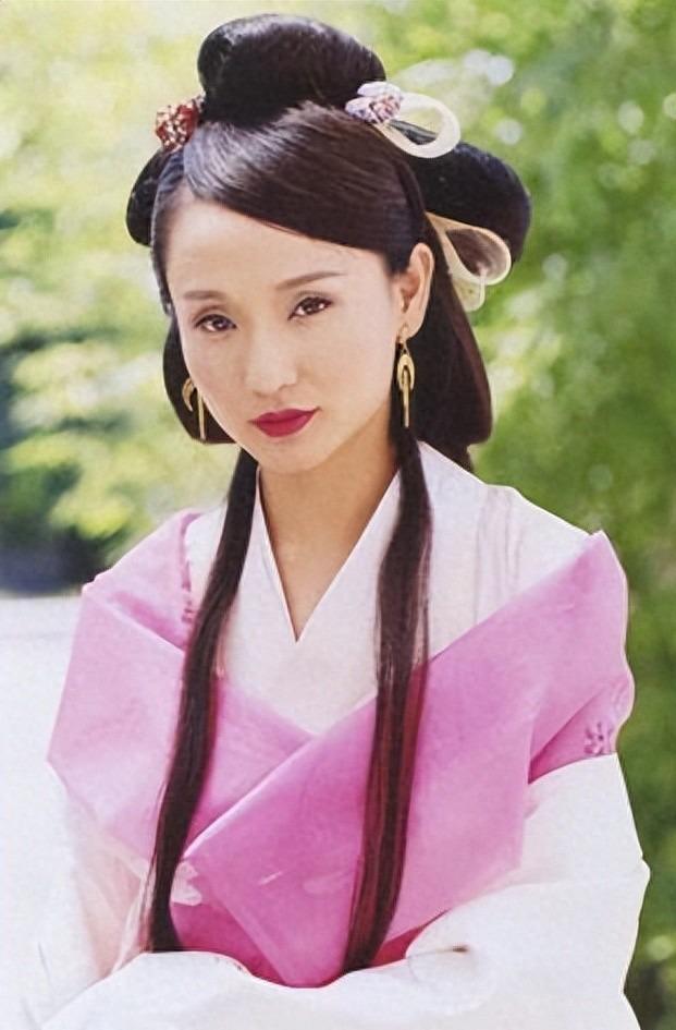 开云体育平台-初恋败给蒋雯丽，与耿乐7年恋情也无果，如今孔琳57岁男友是铁佛